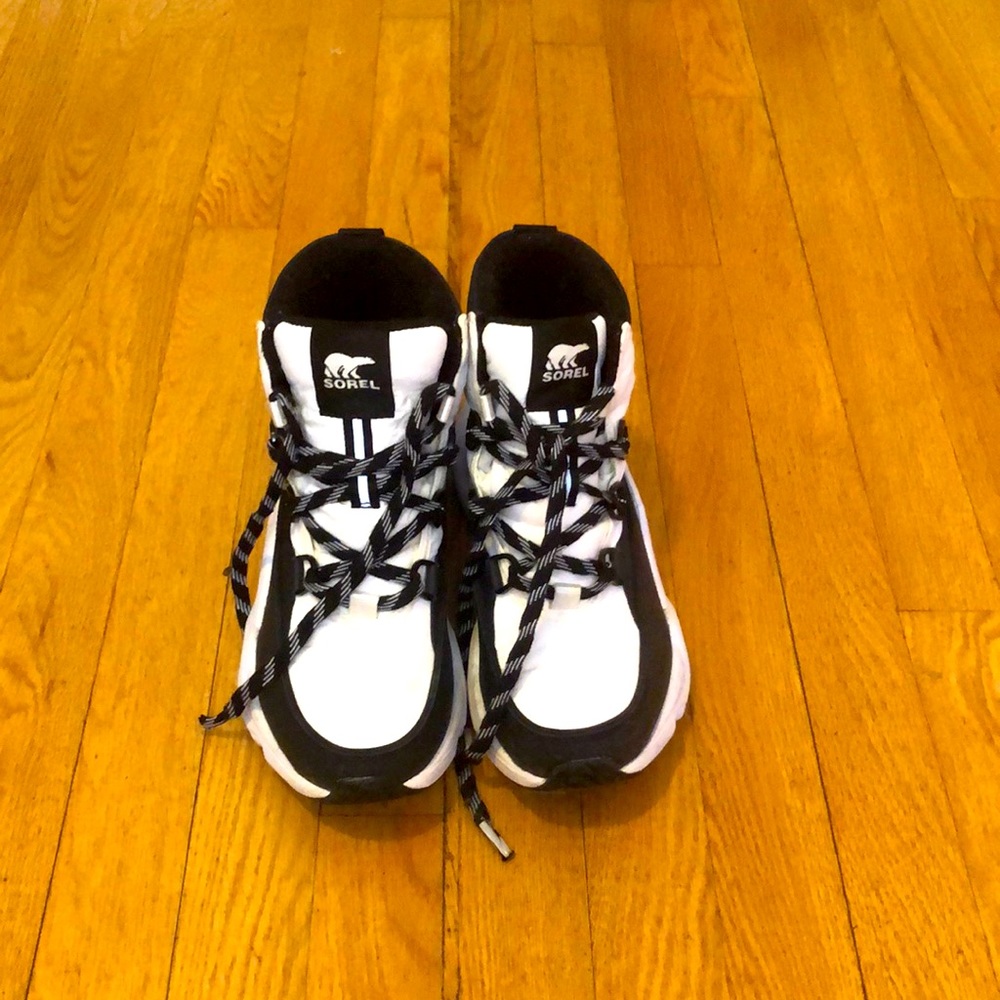 Women’s snow boots size 7. Sorel